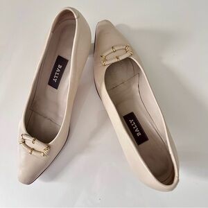 Vintage Bally “Fern” Low Heel Pumps Gold Buckle Palm Royale Classic Retro